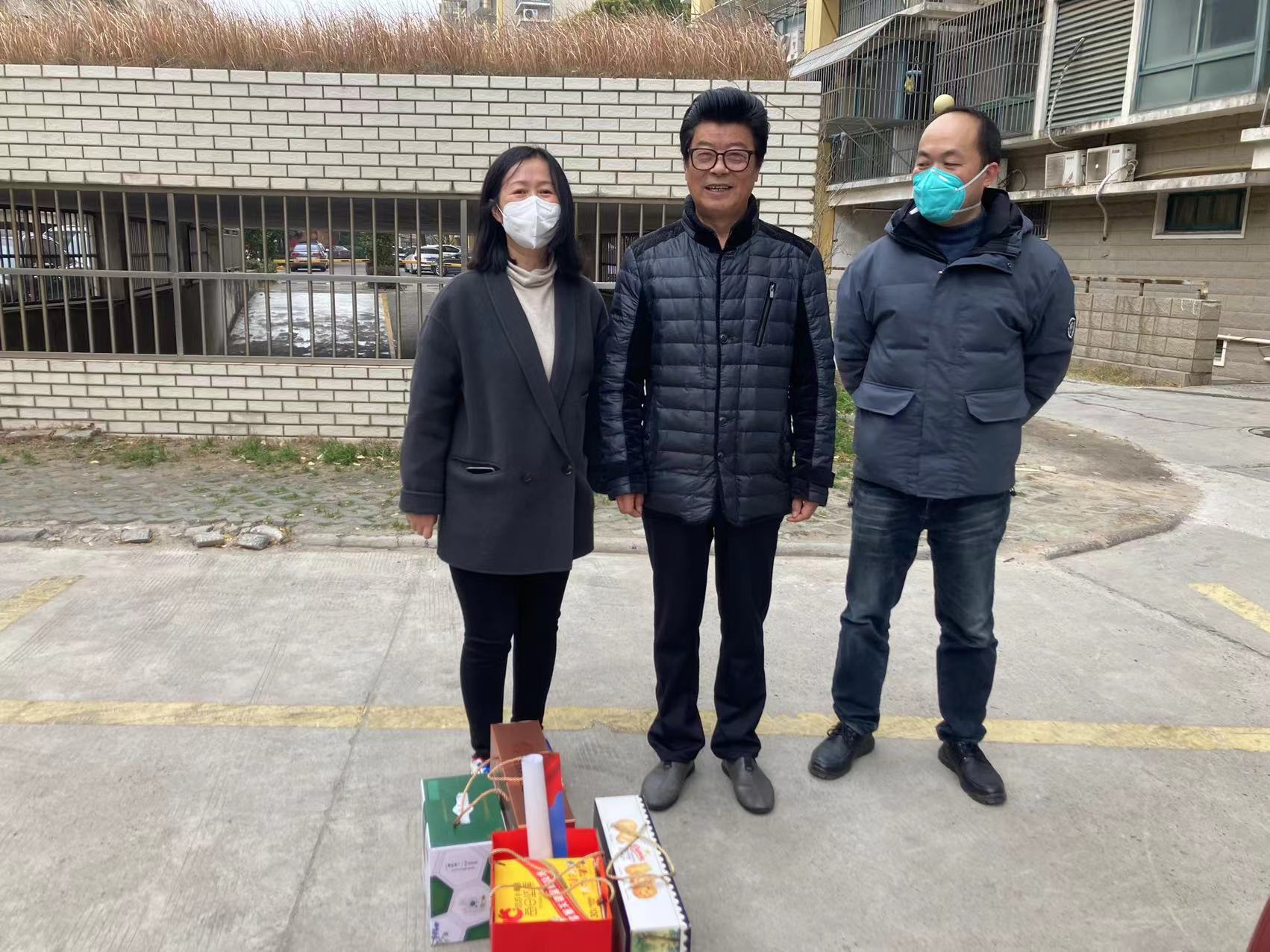 慰问老同志.jpg