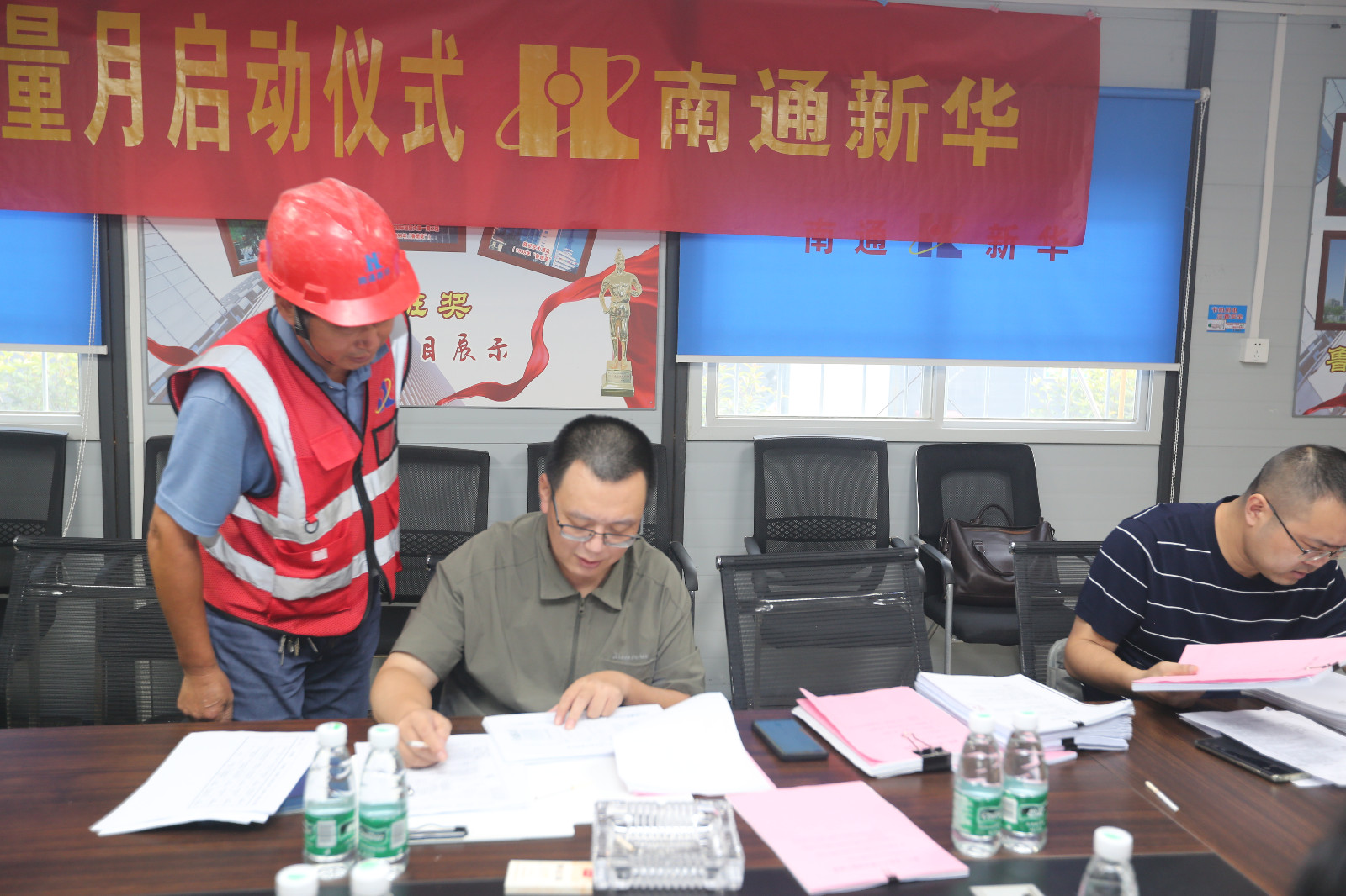 南通根治办督查组来海督导检查保障农民工工资支付工作.jpg