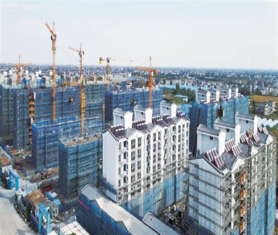 余东安置房封顶冲刺