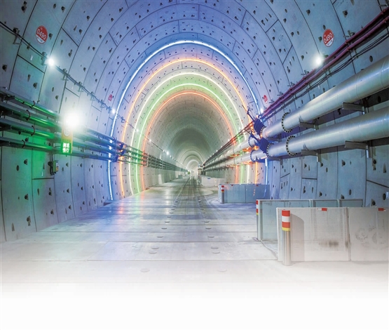 海太长江隧道“江海号”掘进突…