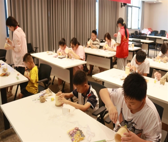 书香筑梦，妙笔生花——三星镇开展爱心暑托班“归巢领读”阅读活动