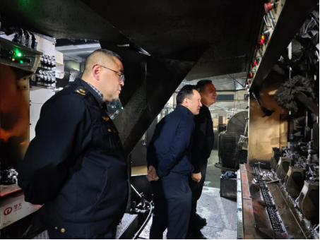 深夜驰援“把脉开方” 精准“抢救”脱硝设施 - 副本855.png