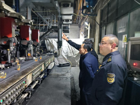 深夜驰援“把脉开方” 精准“抢救”脱硝设施 - 副本856.png