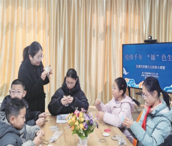 经纬织锦绣 匠心润童心