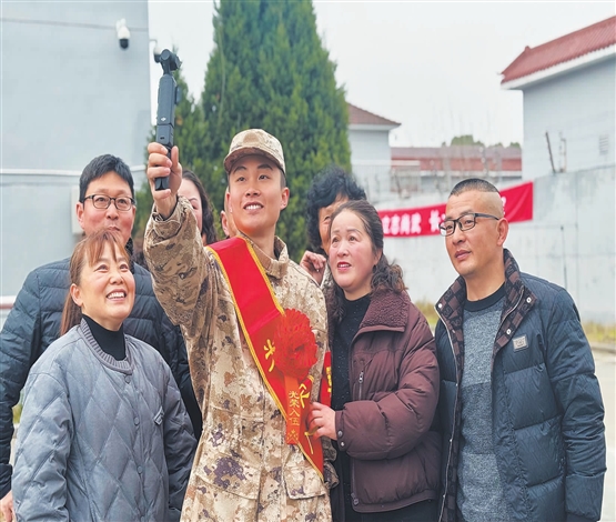 热血赴军营 启程报国志