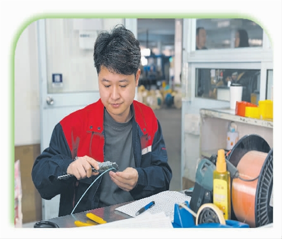 “村企协同”铺就家门口就业路