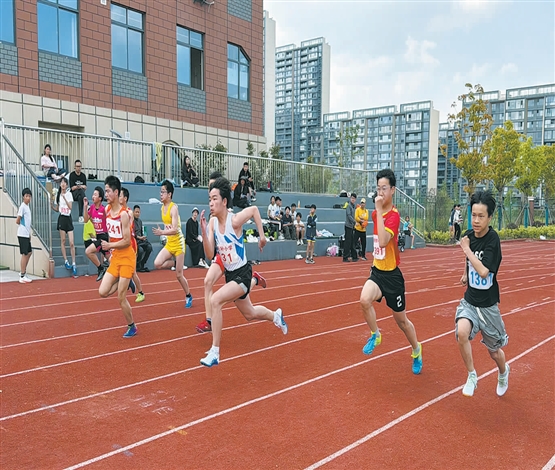 小小少年赛道展风采