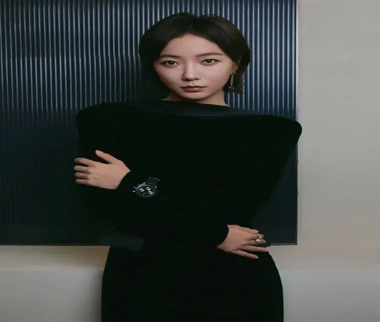 王珞丹一席黑色礼服气质清冷