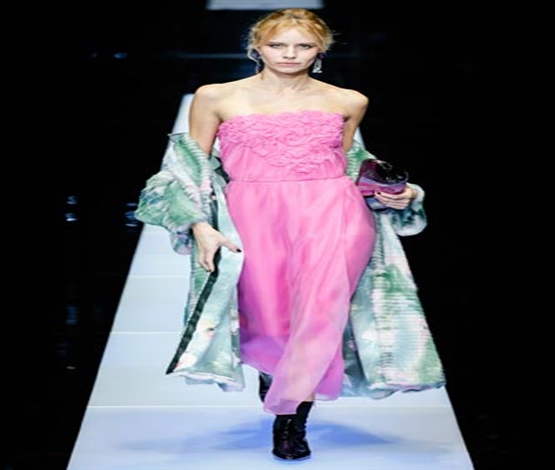 柔情樱花粉席卷2015春夏时装T台