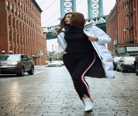 全智贤拍户外秋冬写真