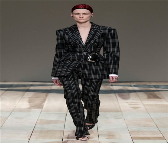Alexander McQueen 2020秋冬巴黎时装周