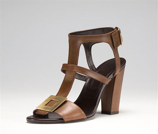 摩登现代：YSL的Roger Vivier Cubiste 饰扣凉鞋/手包