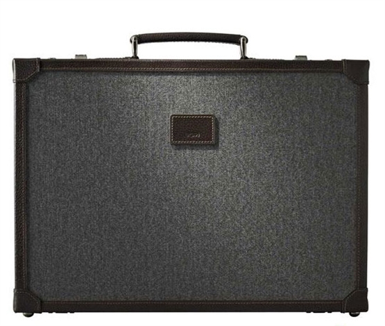 Tumi2011圣诞送给征程上的冒险男性的礼品