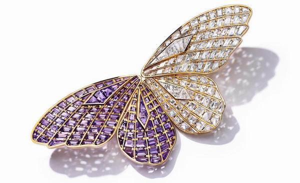小鸟造型胸针、蝴蝶造型胸针均来自Tiffany & Co. 蒂芙尼 2021 Blue Book 高级珠宝系列 Colors of Nature。